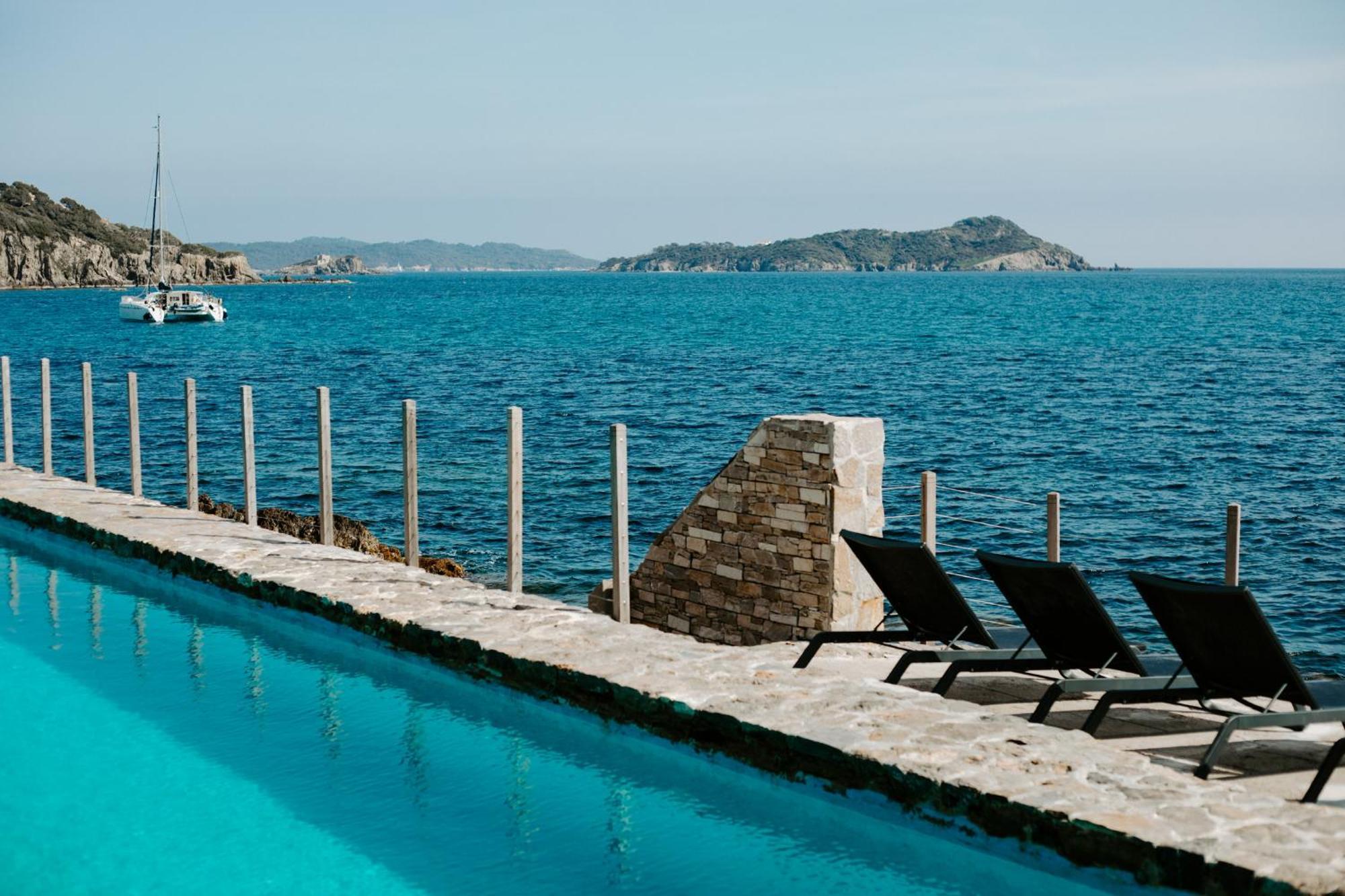 Hotel Le Provencal Renove En 2025 - Bord De